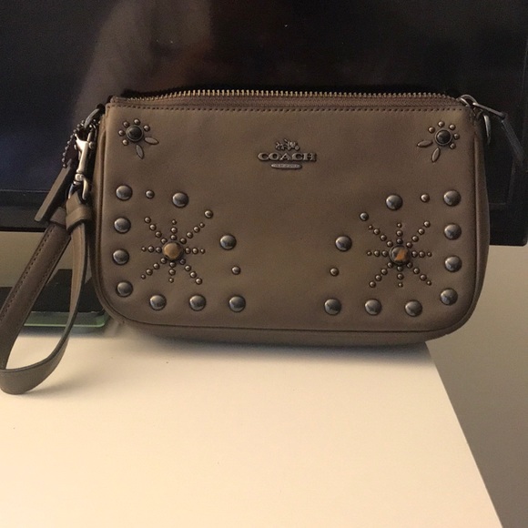 Coach Handbags - Coach wristlet